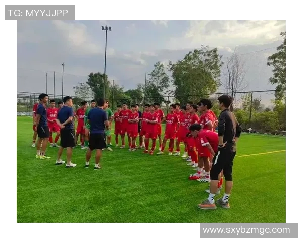 中国足球星光大赛点亮绿茵场 热血拼搏展现新一代足球力量