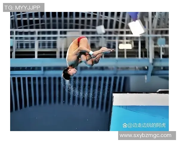 球星经典挂画与足球元素完美融合展现运动激情与艺术氛围